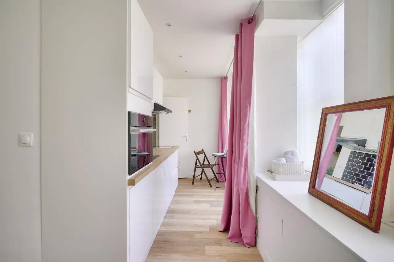 Sweet Apartment In The Heat Of The 15Th Parigi